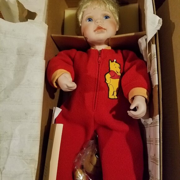 Ashton-Drake Porcelain Doll Winnie The Pooh Edition - Picture 5 of 8